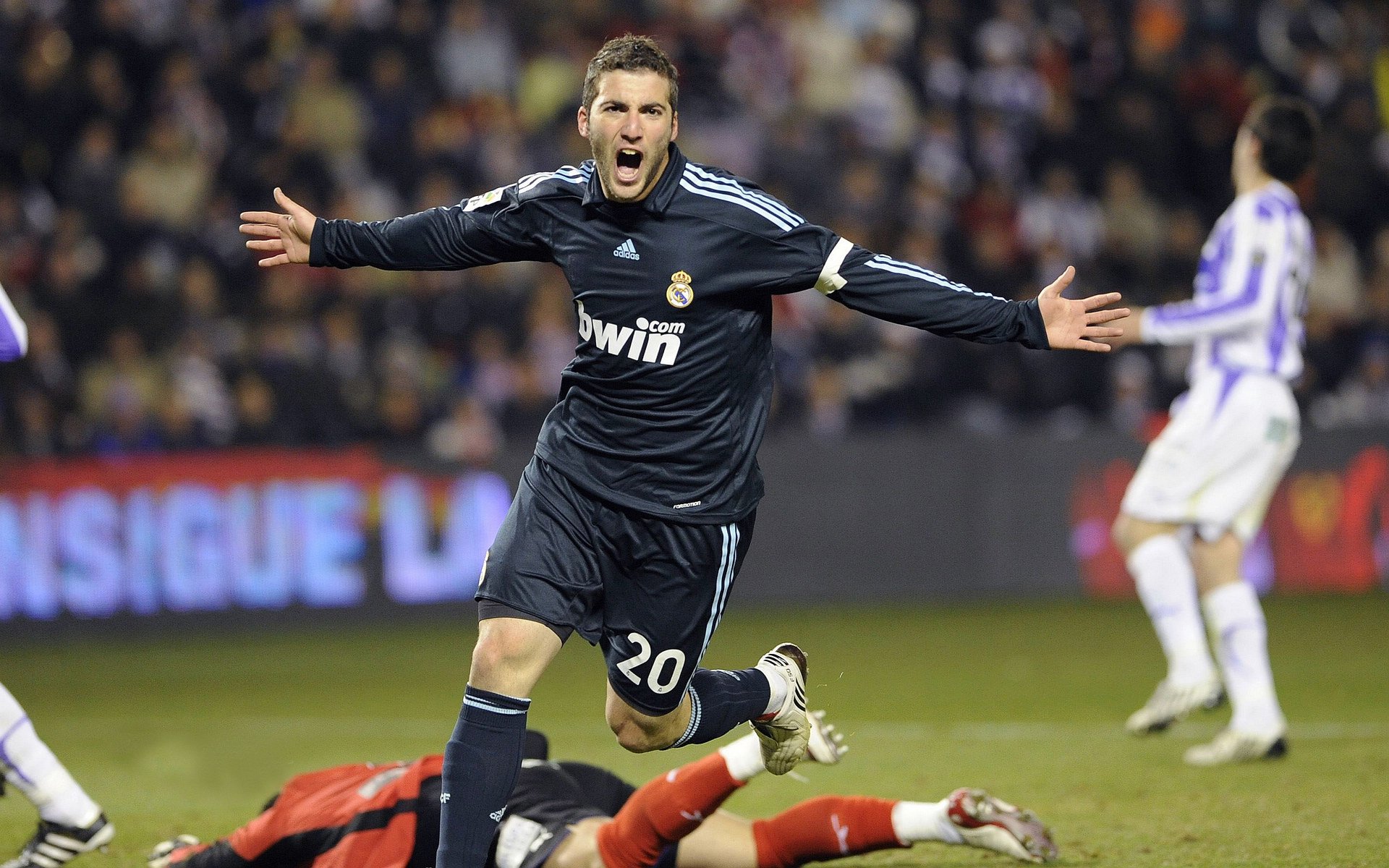 亚冠卫冕冠军再次展现实力,轻松取胜,亚冠的冠军