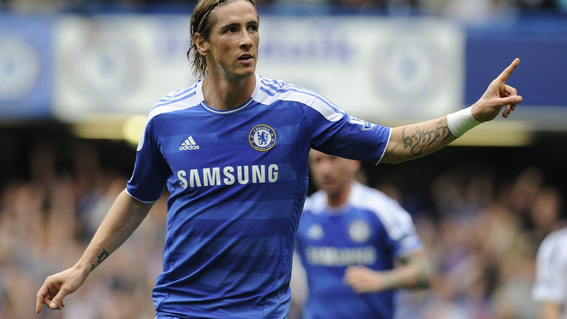 德甲激烈，球迷支持不断，德甲足球说